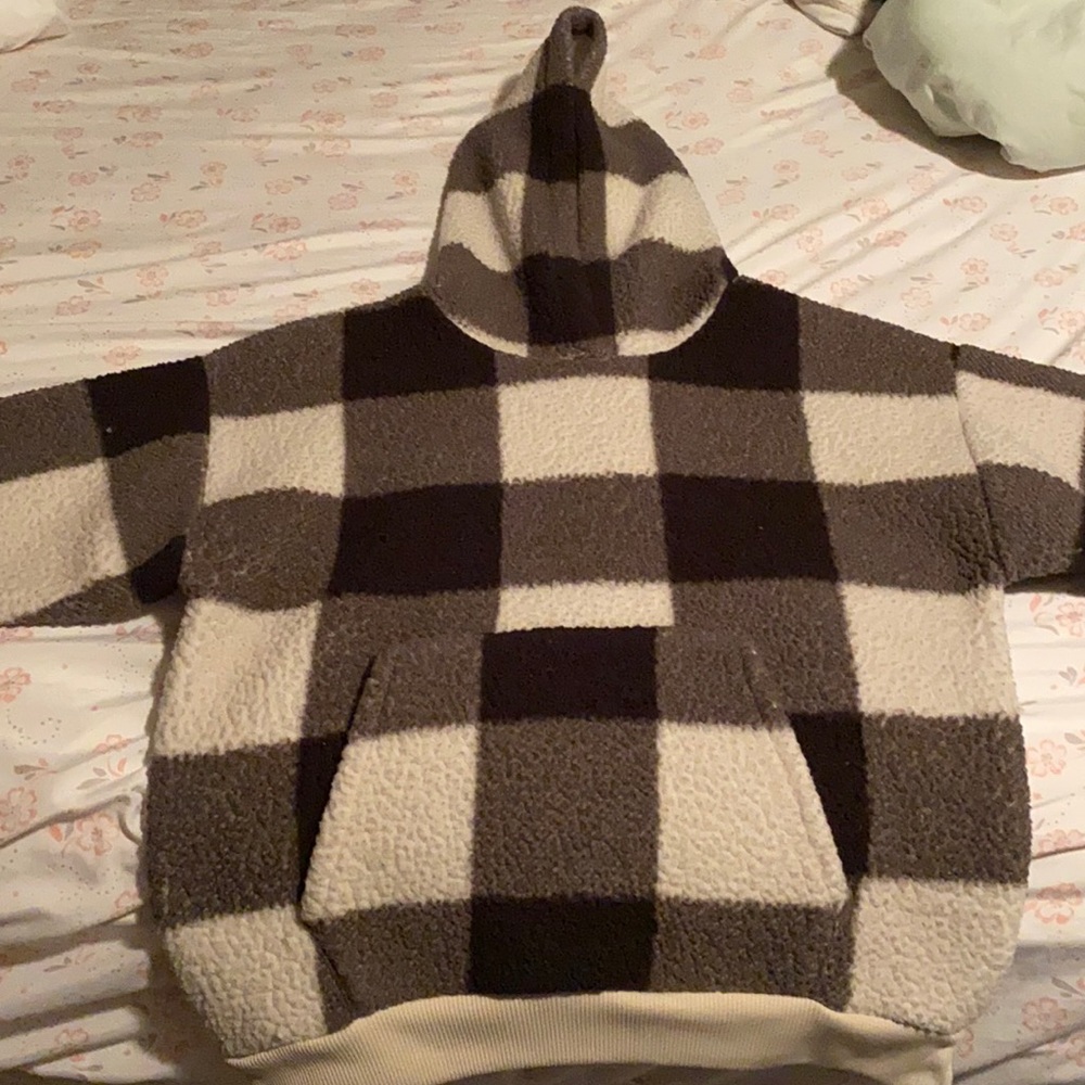 Black, white and Gray sweatshirt Amazing for cold!